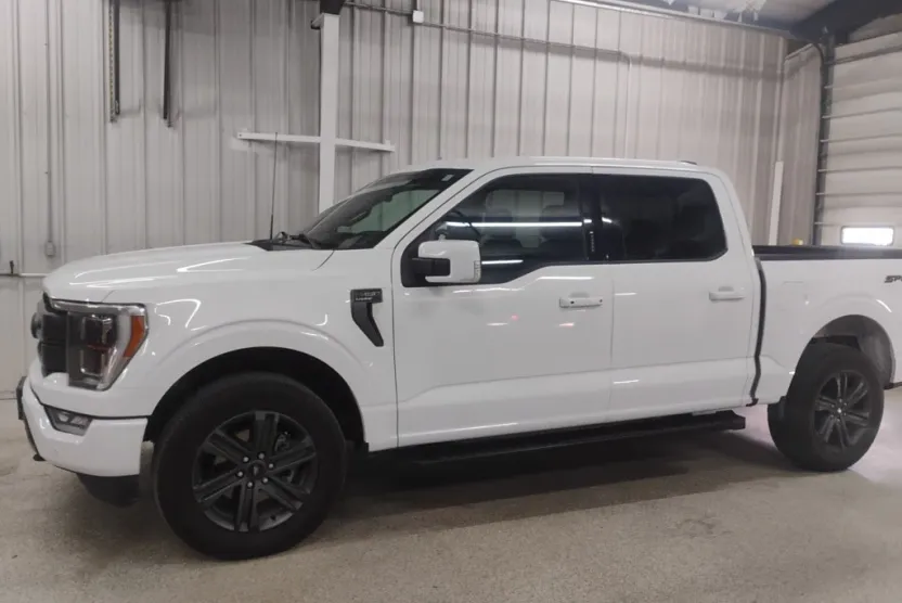 2023 Ford F-150 Lariat photo 1