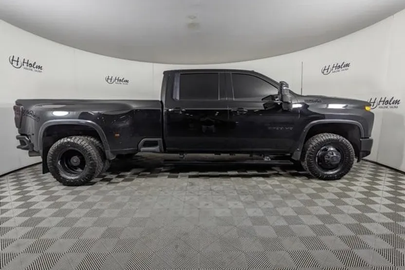 2022 Chevrolet Silverado 3500HD High Country photo 1