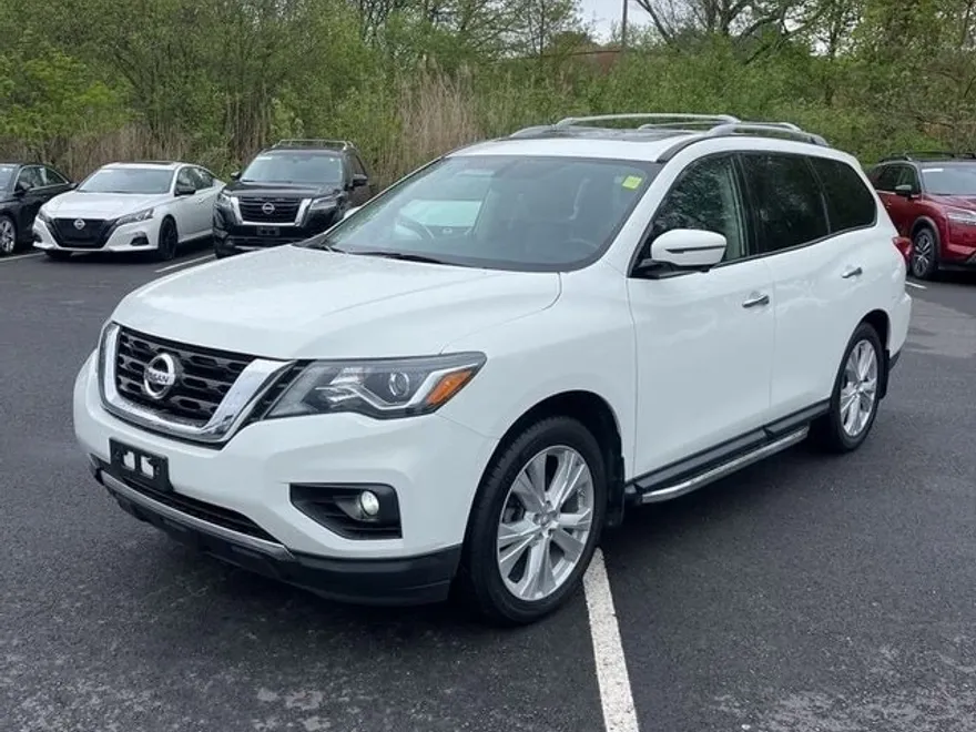2018 Nissan Pathfinder SL photo 1