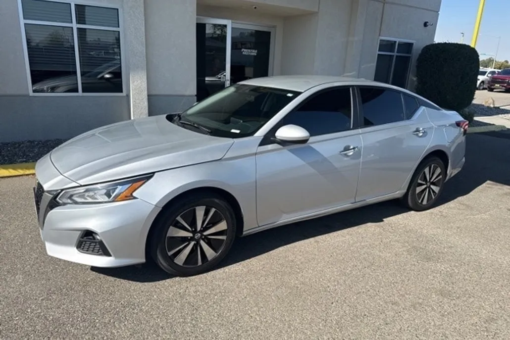 2021 Nissan Altima 2.5 SV photo 1