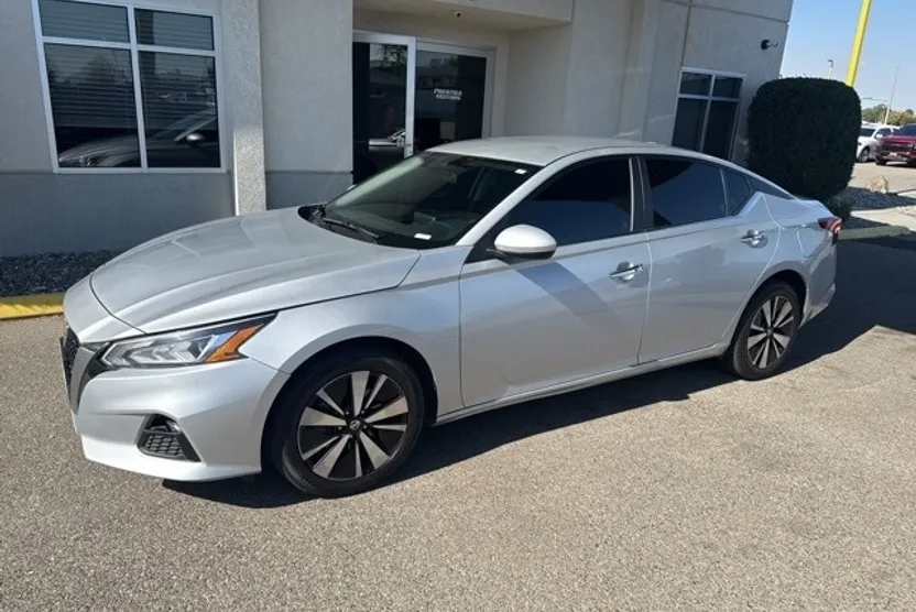 2021 Nissan Altima 2.5 SV photo 1