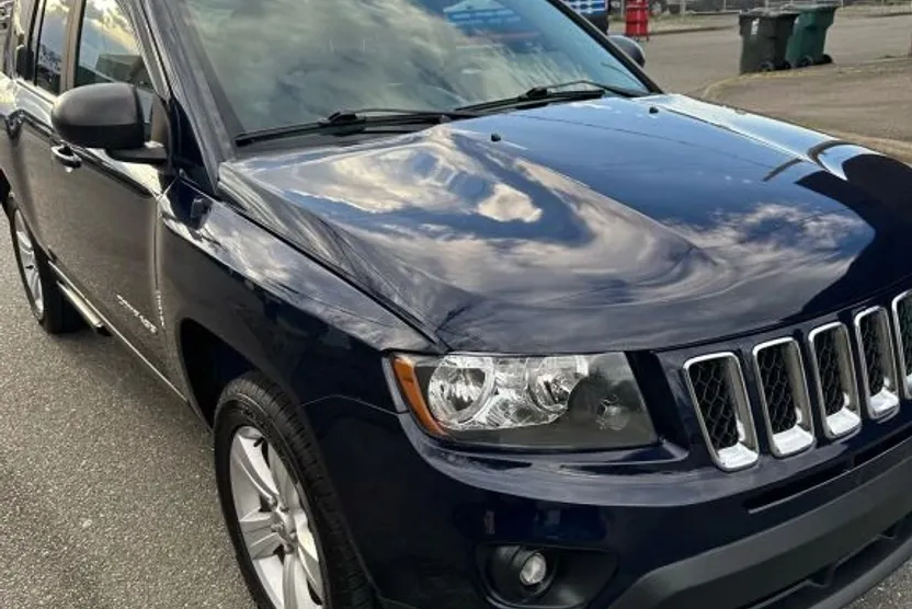 2014 Jeep Compass Sport photo 1