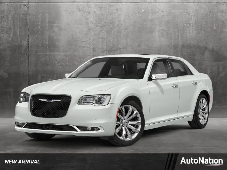 2018 Chrysler 300 Touring L photo 1