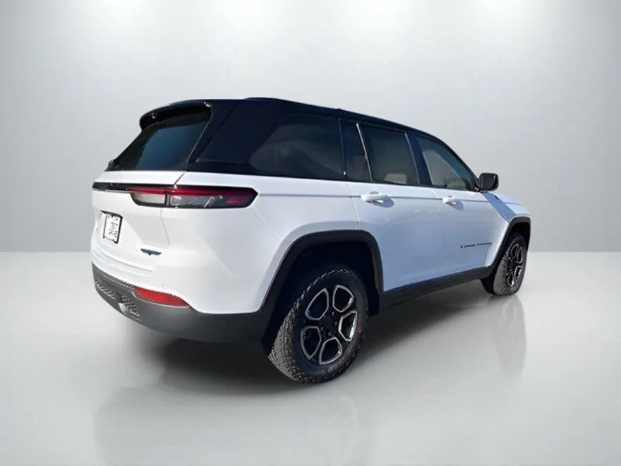 2024 Jeep Grand Cherokee 4xe Trailhawk photo 4