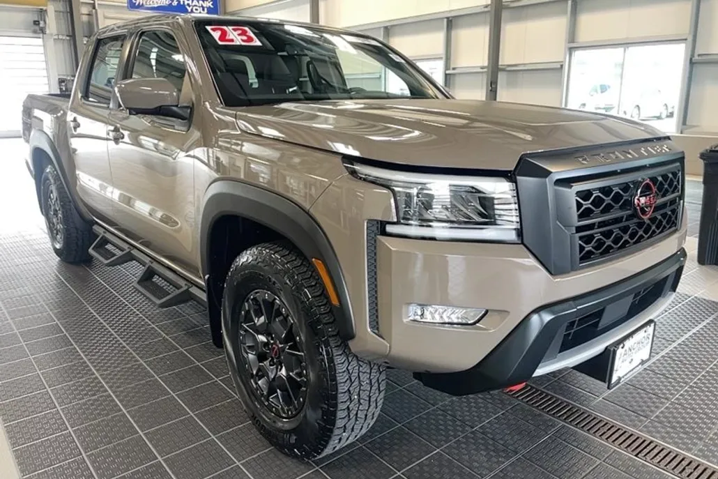 2023 Nissan Frontier PRO-4X photo 1