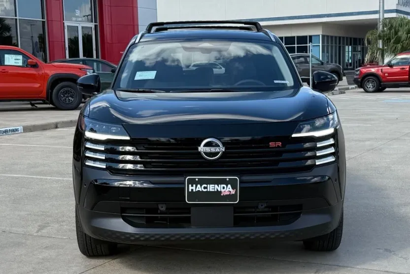 2026 Nissan Kicks SR photo 1