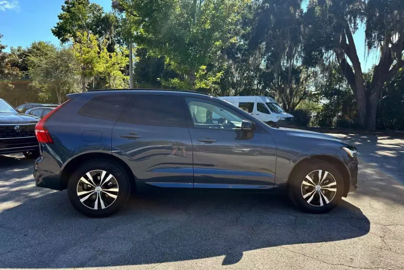 2025 Volvo XC60 B5 Core photo 1