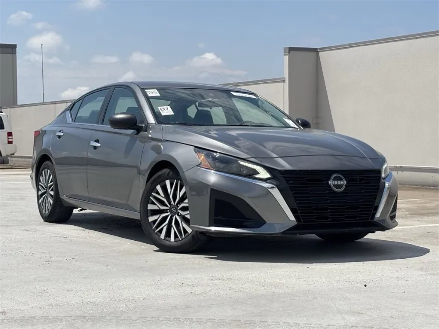 2025 Nissan Altima 2.5 SV photo 1