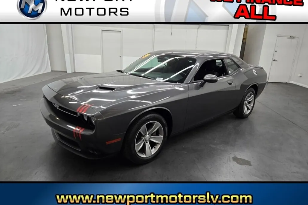 2019 Dodge Challenger SXT photo 1