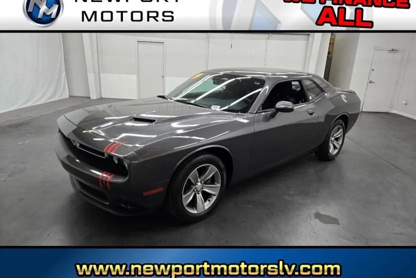 2019 Dodge Challenger SXT photo 1