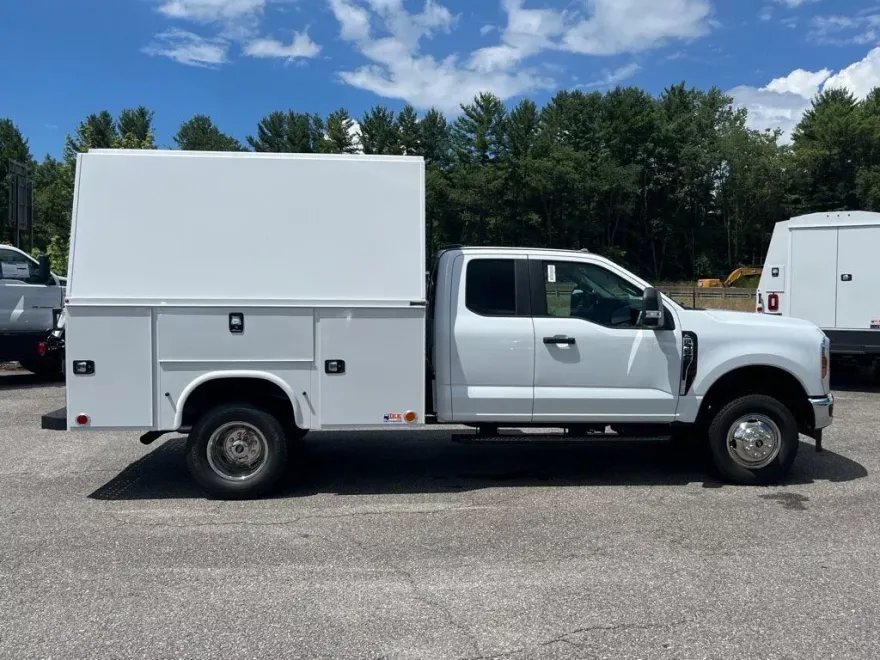 2025 Ford F-350 XL photo 1