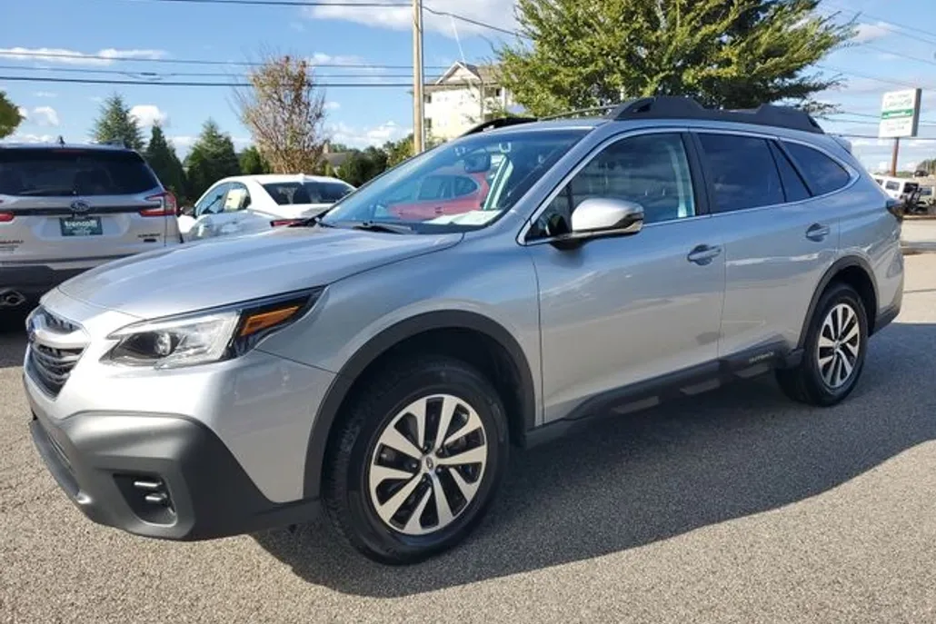 2022 Subaru Outback Premium photo 1