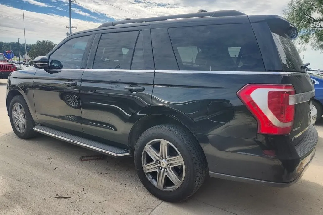 2020 Ford Expedition XLT photo 1