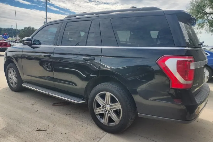 2020 Ford Expedition XLT photo 1