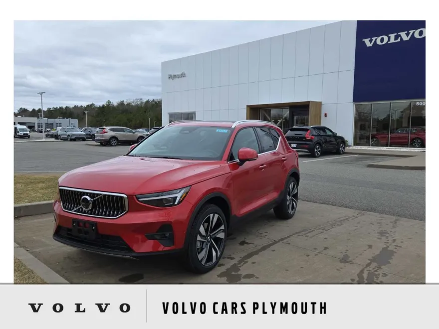 2025 Volvo XC40 photo 1
