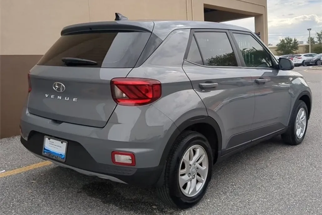 2021 Hyundai Venue SE photo 1