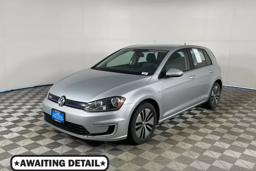 2016 Volkswagen e-Golf SE photo 1