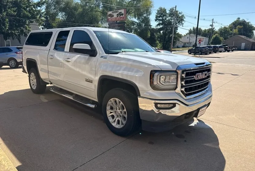 2017 Gmc Sierra 1500 SLE photo 1