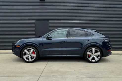 2025 Porsche Cayenne Coupe S photo 2