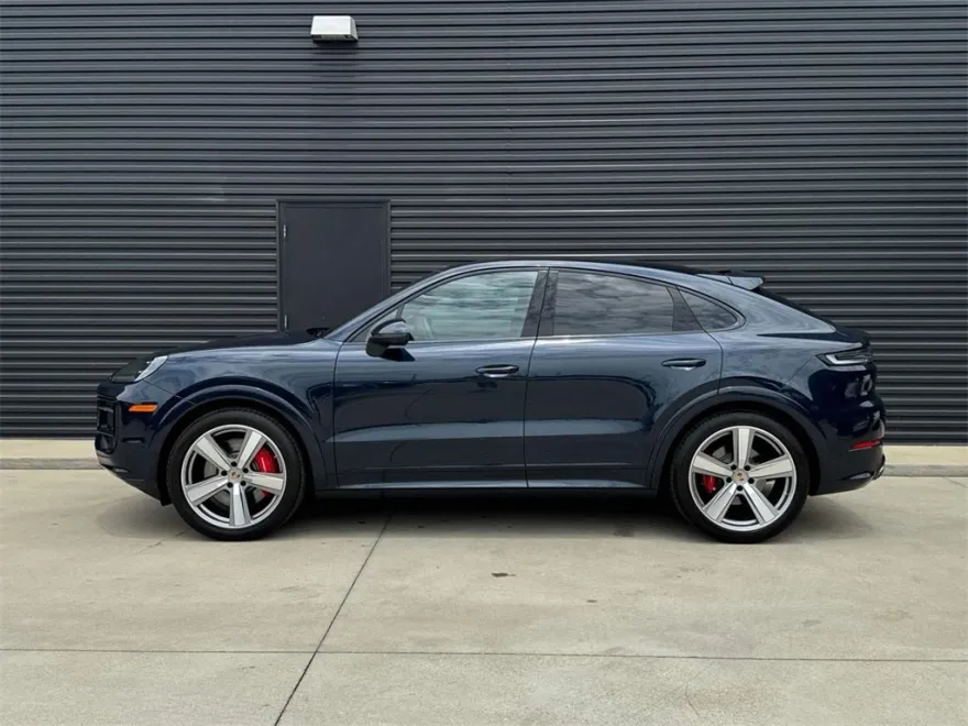 2025 Porsche Cayenne Coupe S photo 2