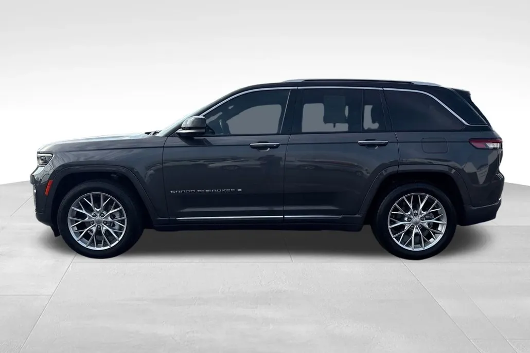 2022 Jeep Grand Cherokee Summit photo 1