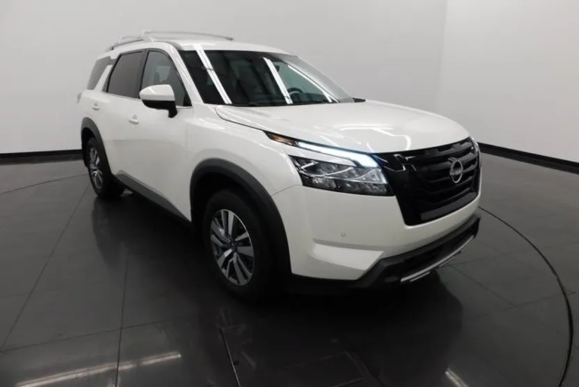 2024 Nissan Pathfinder SL photo 1