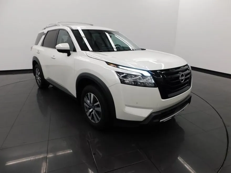 2024 Nissan Pathfinder SL photo 1