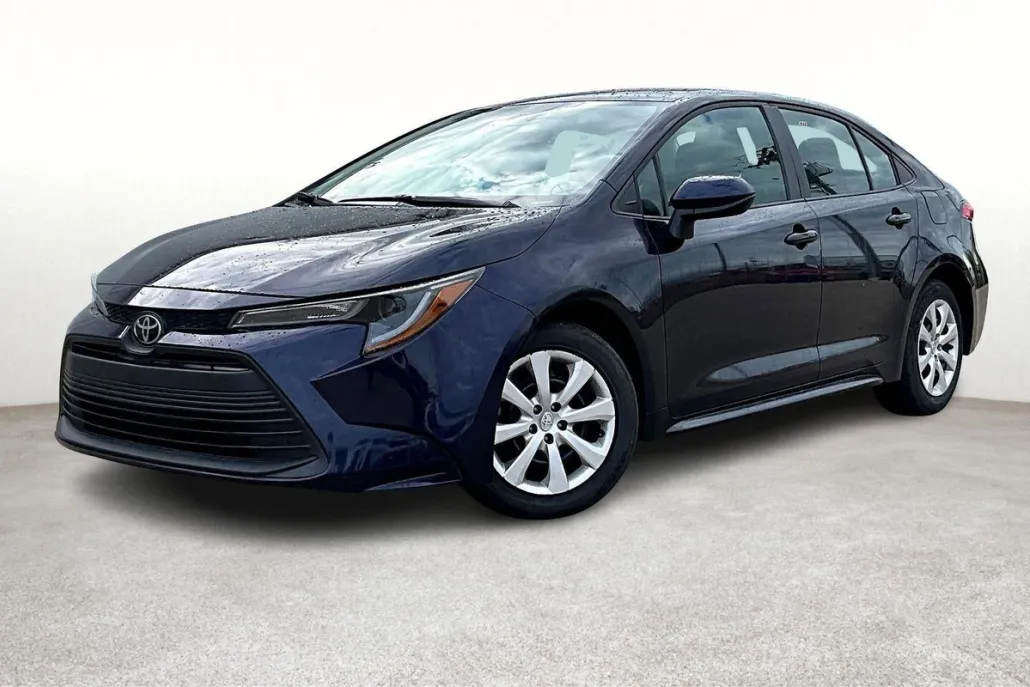 2024 Toyota Corolla LE photo 1