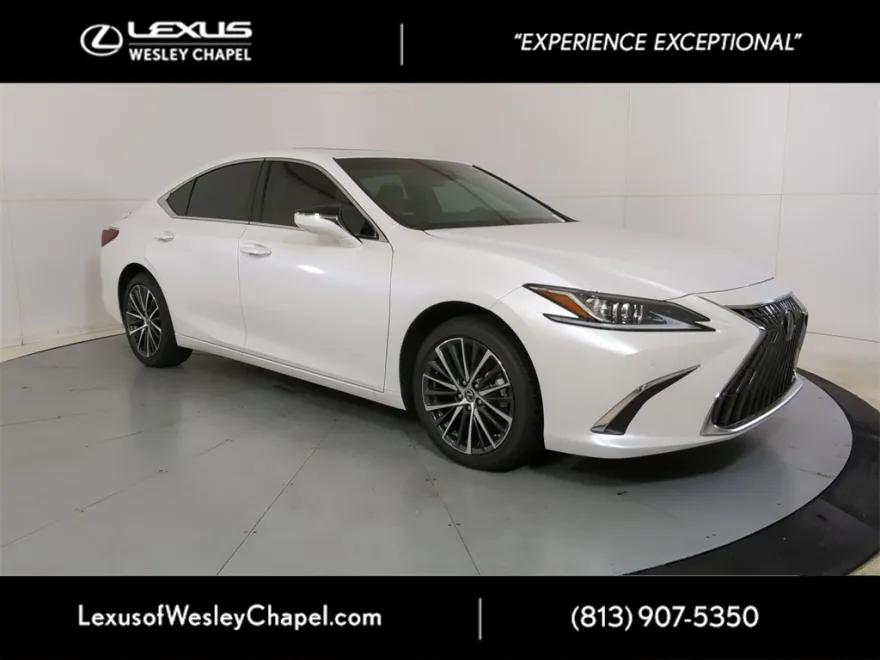 2025 Lexus ES 300h photo 1