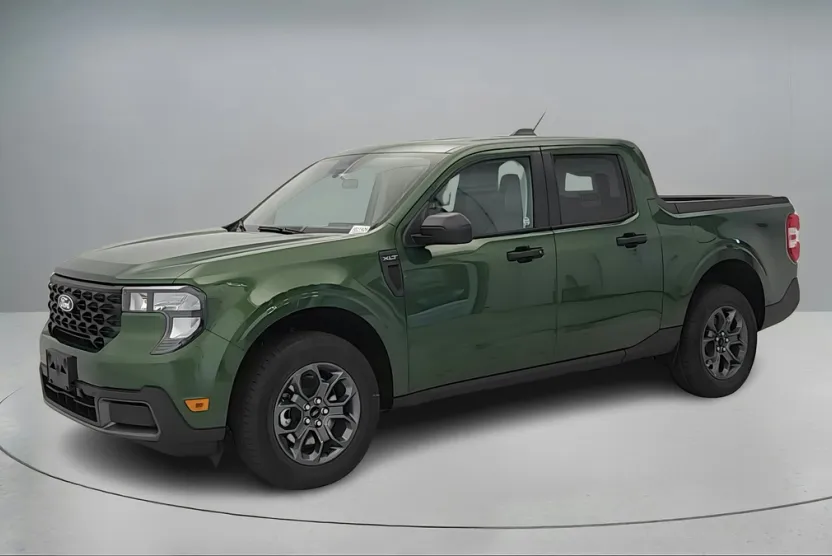 2025 Ford Maverick XLT photo 1