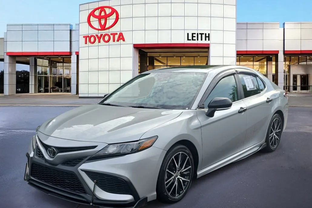 2023 Toyota Camry SE photo 1