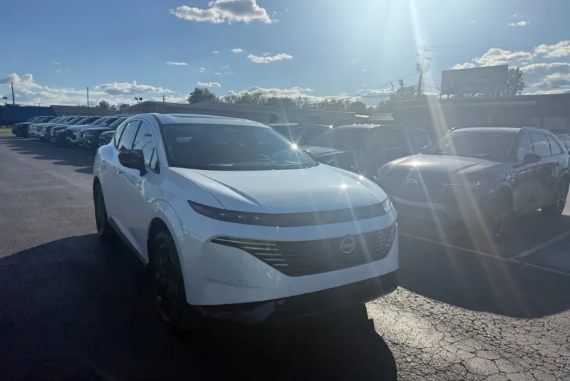 2025 Nissan Murano Platinum photo 1