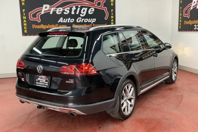 2017 Volkswagen Golf Alltrack SE photo 1