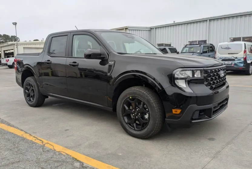 2025 Ford Maverick XLT photo 1