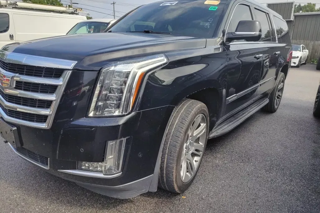 2017 Cadillac Escalade ESV Luxury photo 1