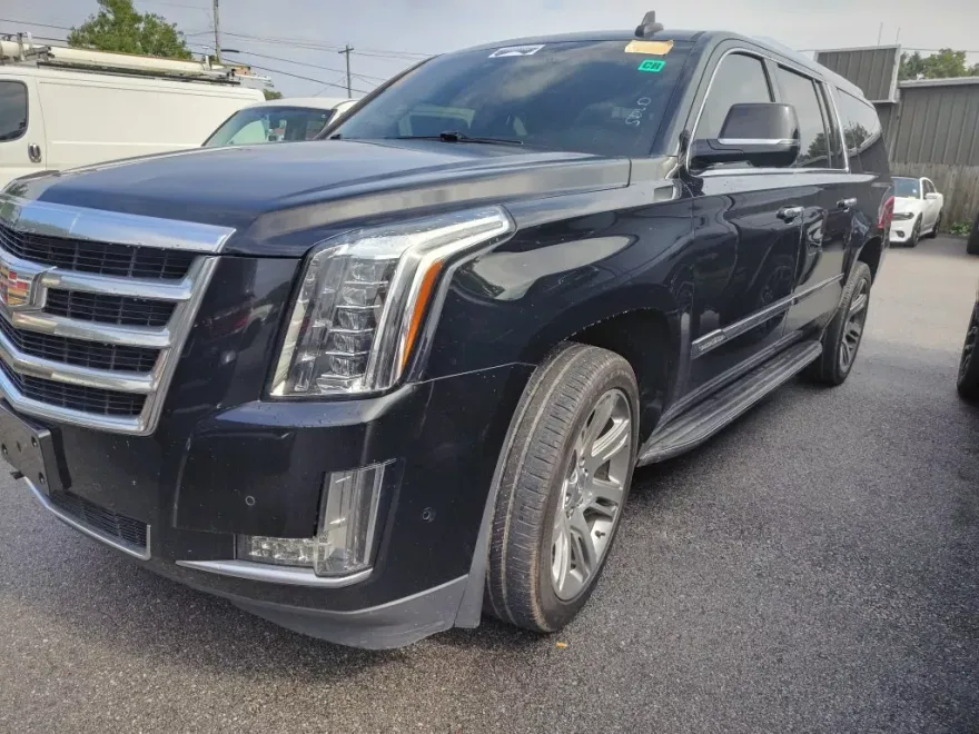2017 Cadillac Escalade ESV Luxury photo 1