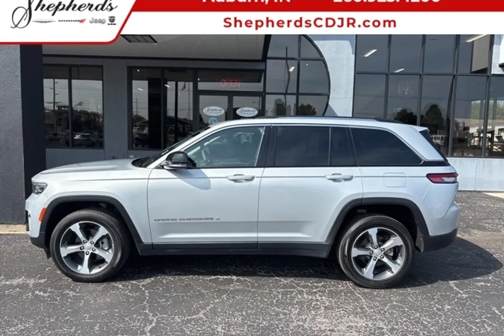 2023 Jeep Grand Cherokee Limited photo 1