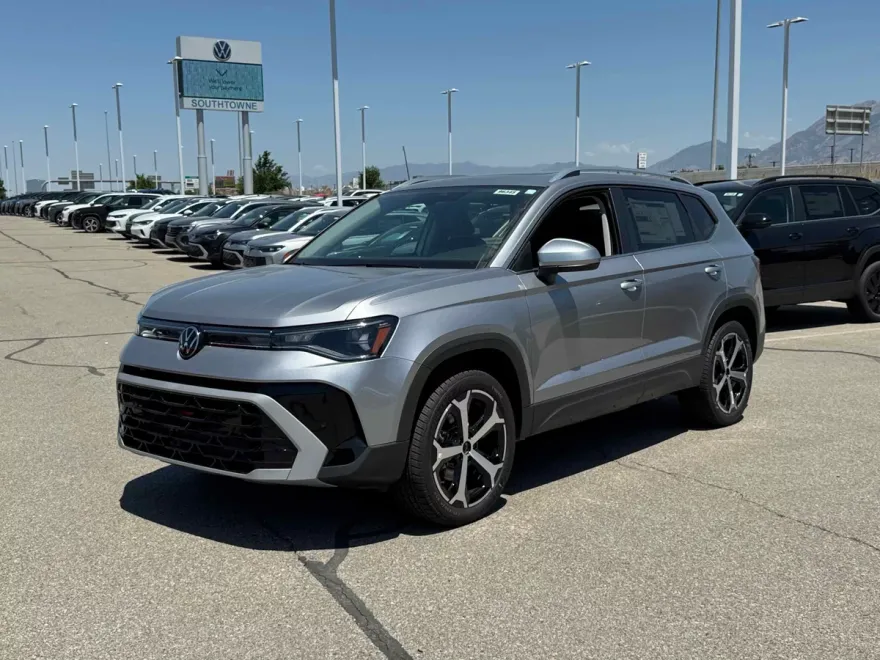 2025 Volkswagen Taos SEL photo 1