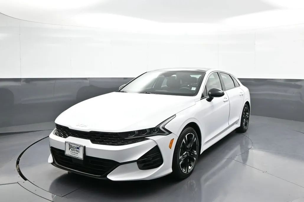 2023 Kia K5 GT-Line photo 1