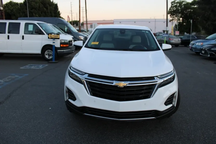2022 Chevrolet Equinox LT photo 1