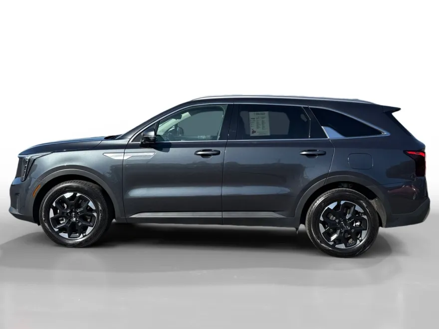 2024 Kia Sorento S photo 1
