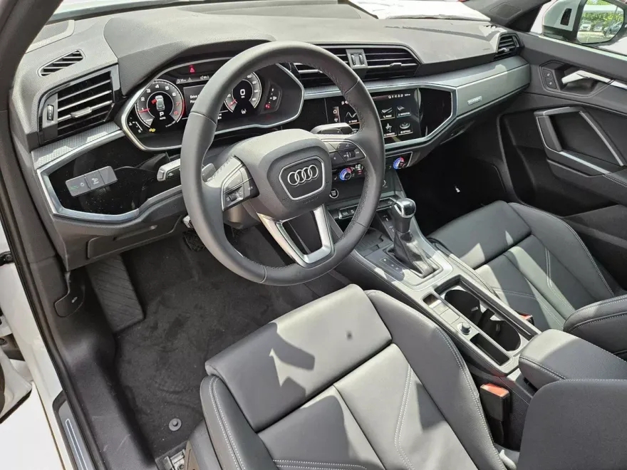 2024 Audi Q3 S line Premium Plus photo 1
