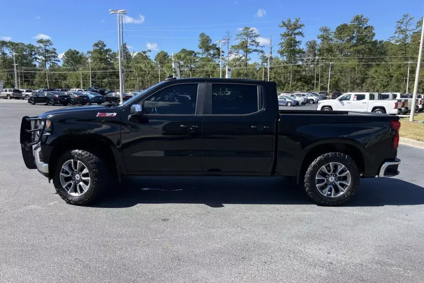2019 Chevrolet Silverado 1500 LT photo 1