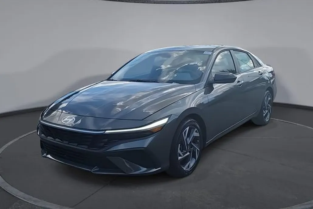 2025 Hyundai Elantra SEL Sport photo 1
