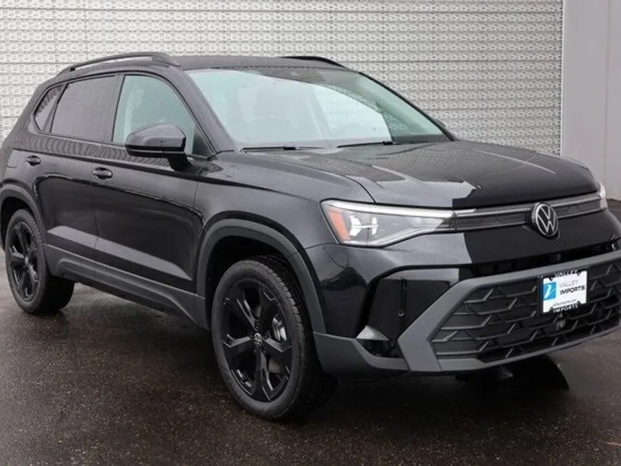 2025 Volkswagen Taos SE photo 1