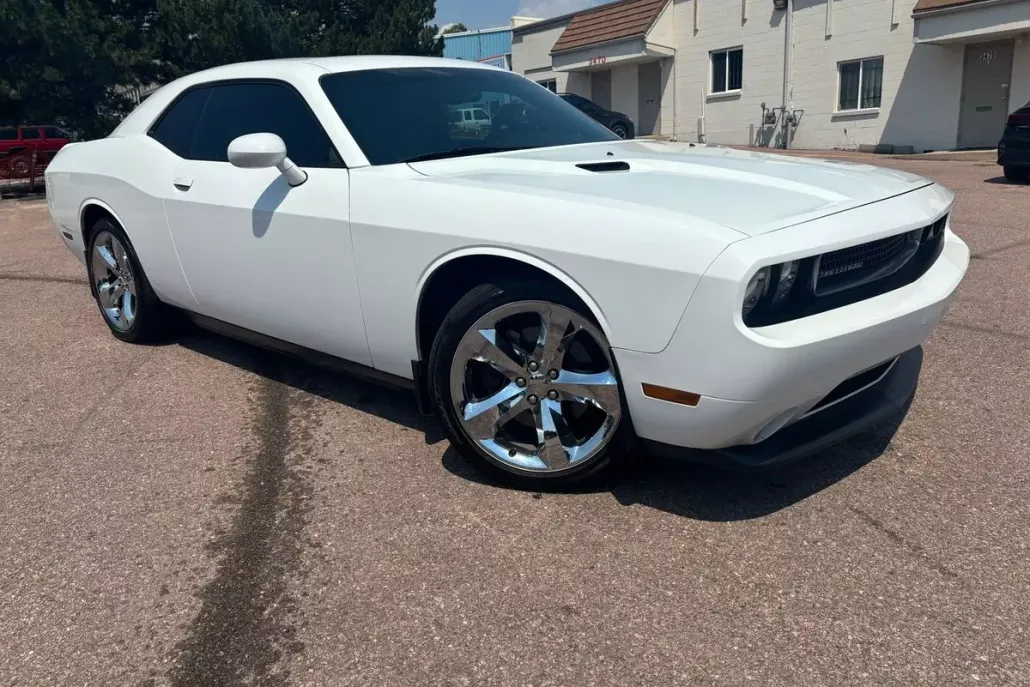 2013 Dodge Challenger R/T Plus photo 1