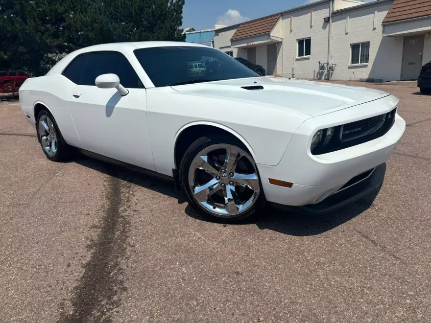 2013 Dodge Challenger R/T Plus photo 1