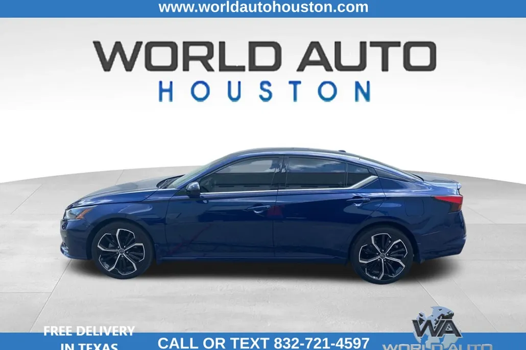 2023 Nissan Altima 2.5 SR photo 1