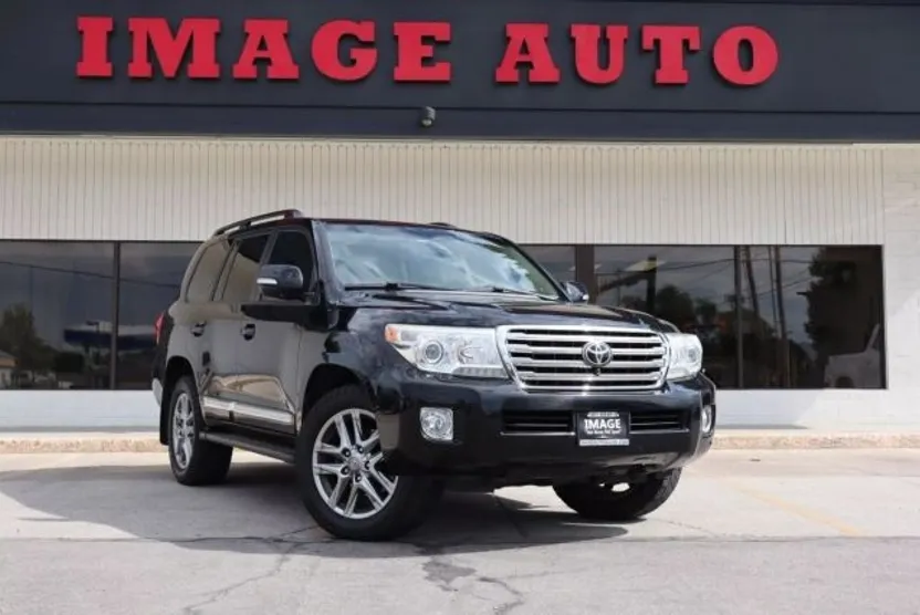 2013 Toyota Land Cruiser VX photo 1