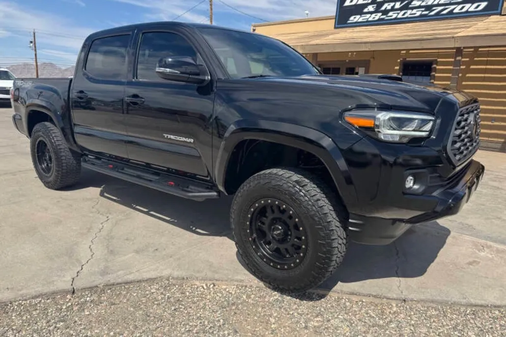 2023 Toyota Tacoma SR5 photo 1